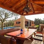 Tedi Villa Galižana