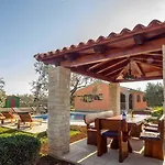 Tedi Villa