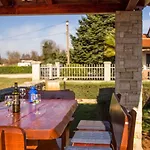 Tedi Villa *