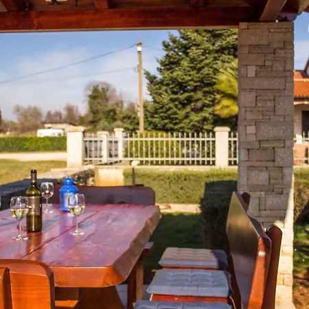Tedi Villa *